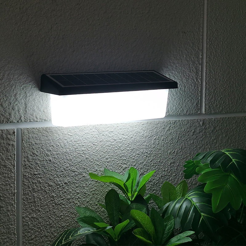 LiFePO4 3.2V/500mAh Lampu Dinding Surya Outdoor Mono Silicon Panel Surya/5V 2.5W