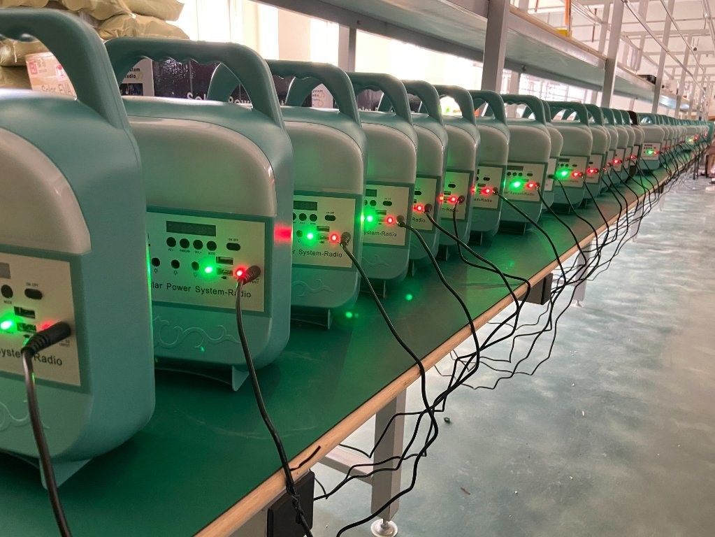 Sistem Panel Surya 12W 4 Lampu LED Kit Sistem Pencahayaan Tenaga Surya Portabel
