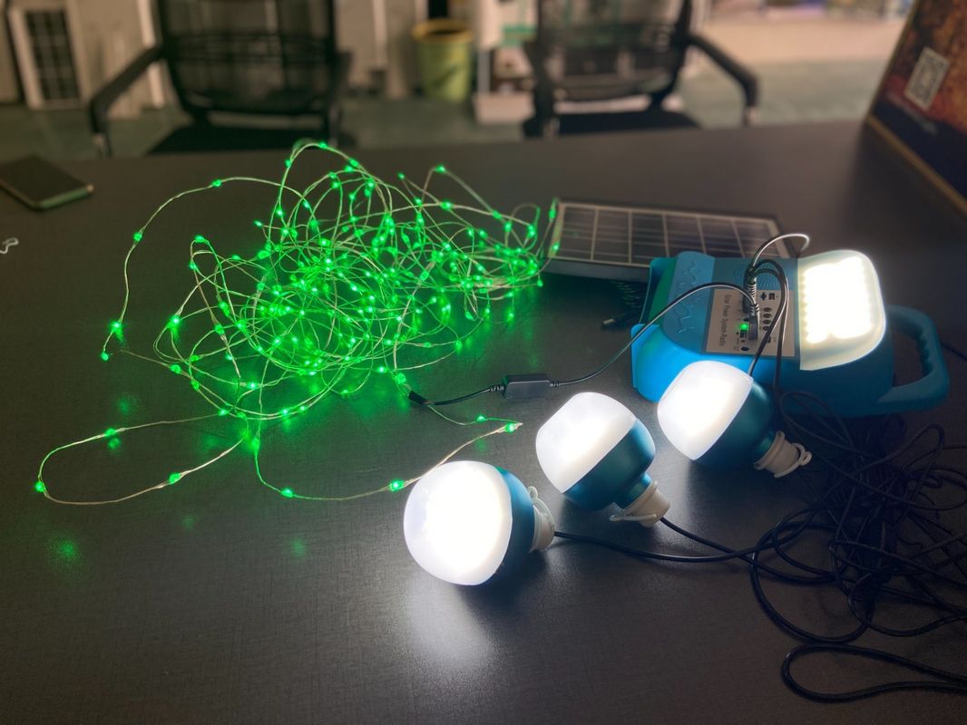 Sistem Panel Surya 12W 4 Lampu LED Kit Sistem Pencahayaan Tenaga Surya Portabel