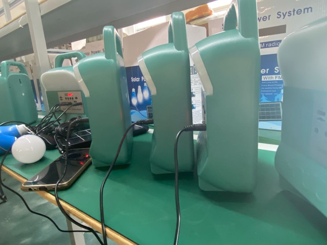 Kit Pencahayaan Surya Portabel / Panel Surya untuk Sistem pencahayaan Rumah SRE-583