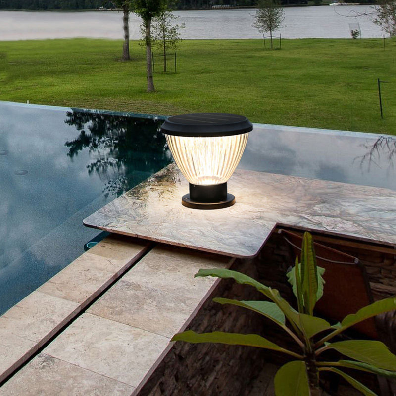 Taman LED Surya Dekorasi Tahan Air Luar Ruangan Semua Dalam Satu Lampu Pilar Lampu